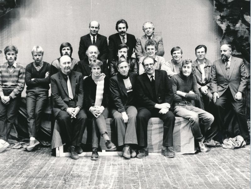 Foto. Haapsalu rahvateatri "Randlane" näitetrupp. 1988. F: A. Tarmula. Mustvalge.