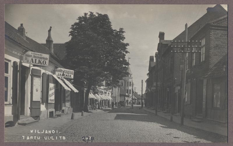 Photo, Viljandi, Tartu tn before crossing Lossi tn, approx. 1930