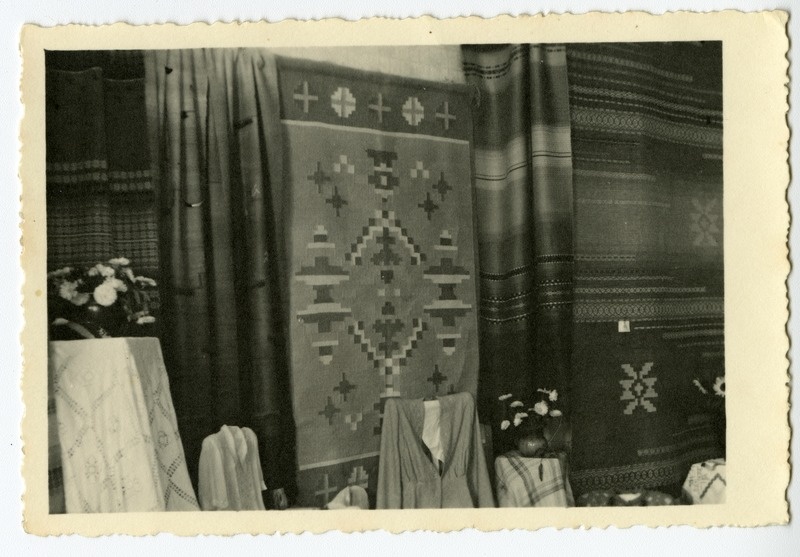 Kõljala põllumajandusnäitus 1948: Kõljala Põllutöökooli naiskomisjoni käsitöö väljapanek