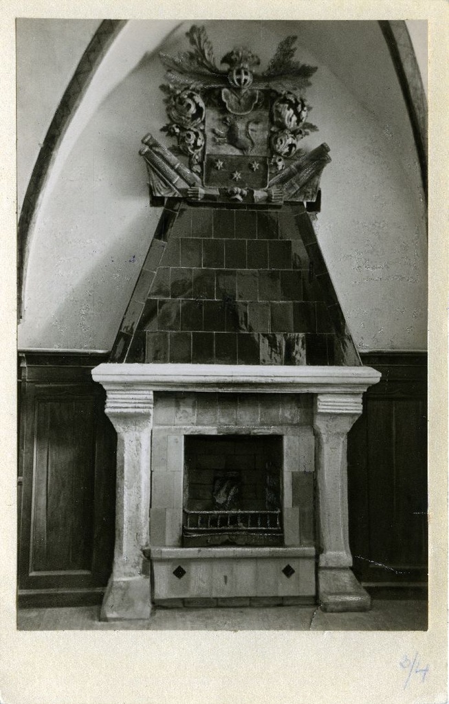 Kamin Kuressaare linnuse dormitooriumis