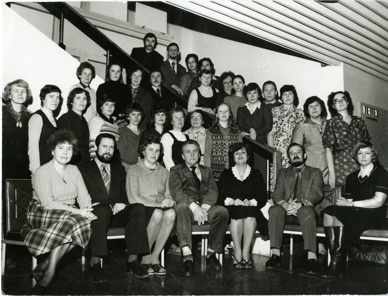 Saaremaa Arstide Selts. 1981.a. Keskel esimees Ants Haavel.  Nimed foto tagaküljel.