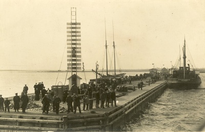 Roomassaare sadam, taamal laev Bremen  duplicate photo