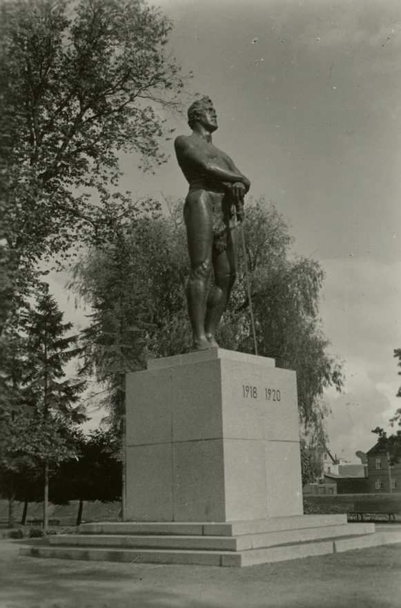 Memorial of the fallen in the War of Independence "Kalevipoeg" in Tartu. Sculptor Amandus Adamson