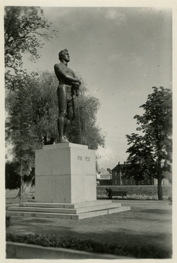 Memorial of the fallen in the War of Independence "Kalevipoeg" in Tartu. Sculptor Amandus Adamson