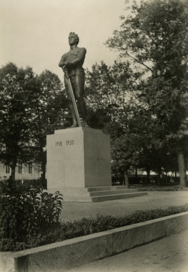 The memorial of the fallen in the War of Independence "Kalevipoeg" in Tartu, view. Sculptor Amandus Adamson