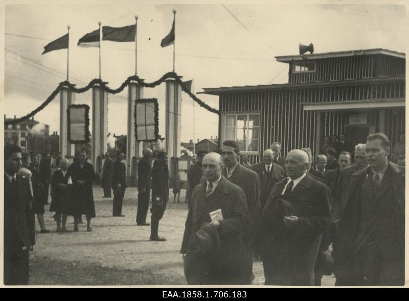 People at the Estonian Farmers' Society exhibition in Tartu
