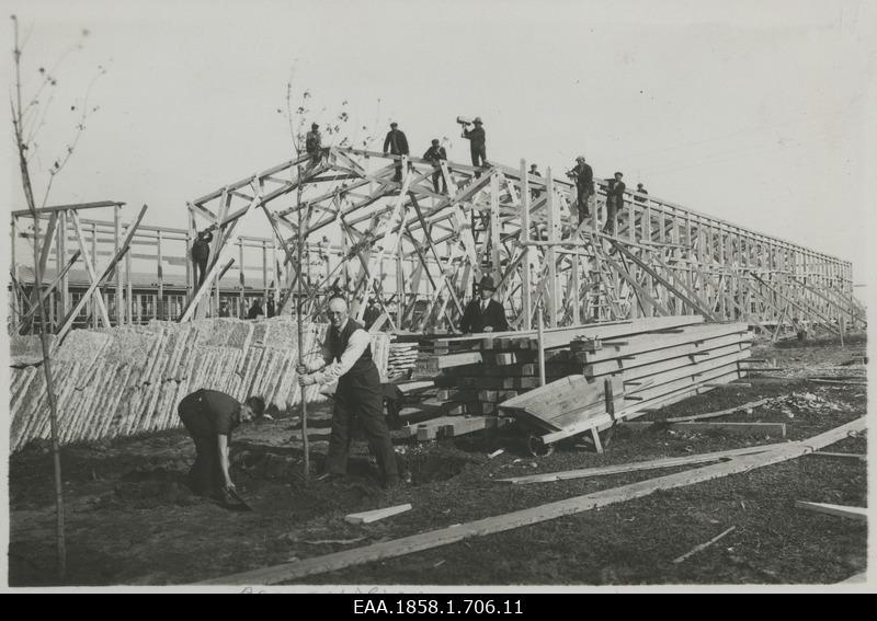 Members of the Estonian Farmers' Association of Tartu building the main pavilion on their new exhibition site