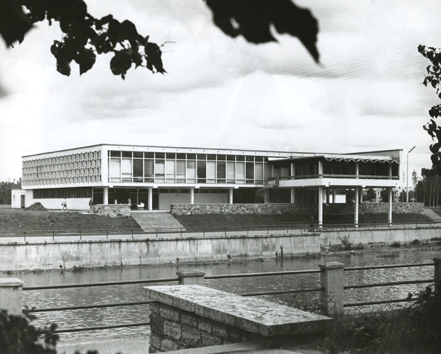 Restaurant-eating "Kaunas" in Tartu, view of the building across the river. Architect Voldemar Herkel