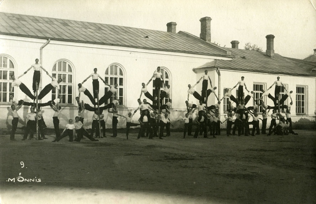 SÜG-i spordipidu kooliõues