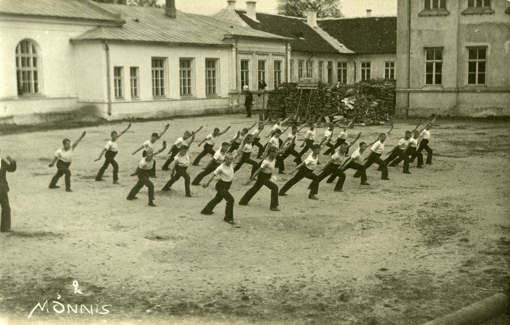 SÜG-i spordipidu kooliõues