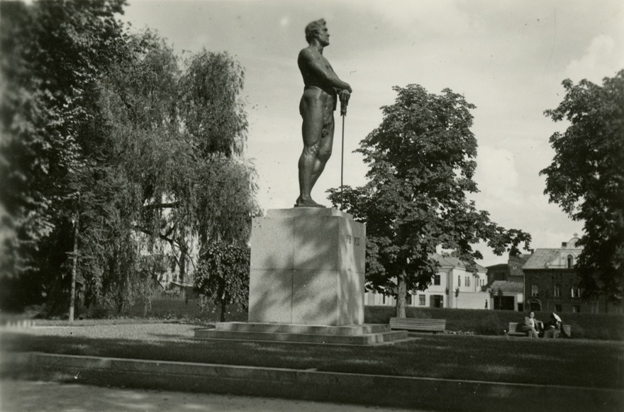 Memorial of the fallen in the War of Independence "Kalevipoeg" in Tartu. Sculptor Amandus Adamson