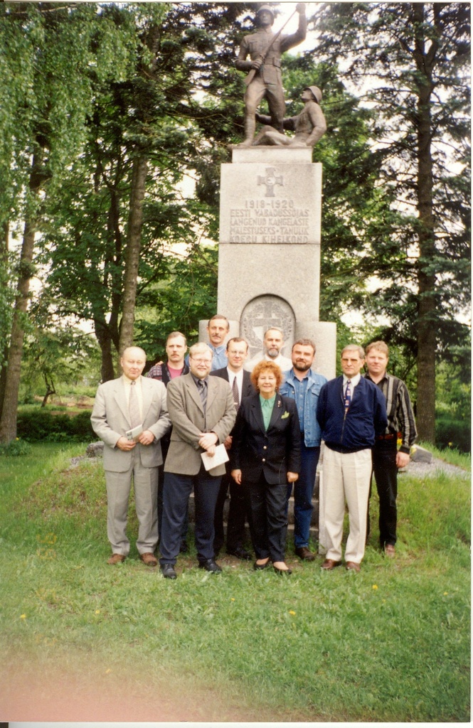 Photo, Järva - and members of the National Assembly elected from Viljandimaa in 1998.