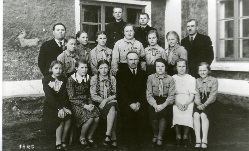 Tornimäe 6-klassilise algkooli õpetajad ja lõpetajad 1940