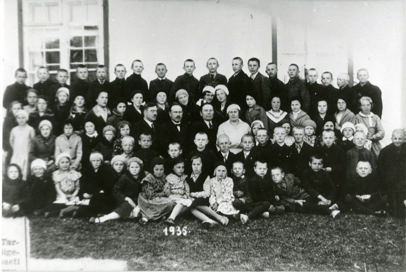 Tornimäe 6-klassilise algkooli õpilased ja õpetajad 1935