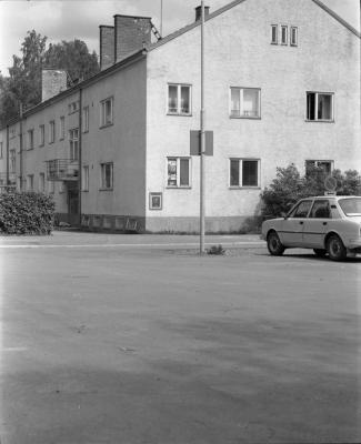 Eerontien Aravatalo kuvattuna lounaasta 1980-luvun alussa