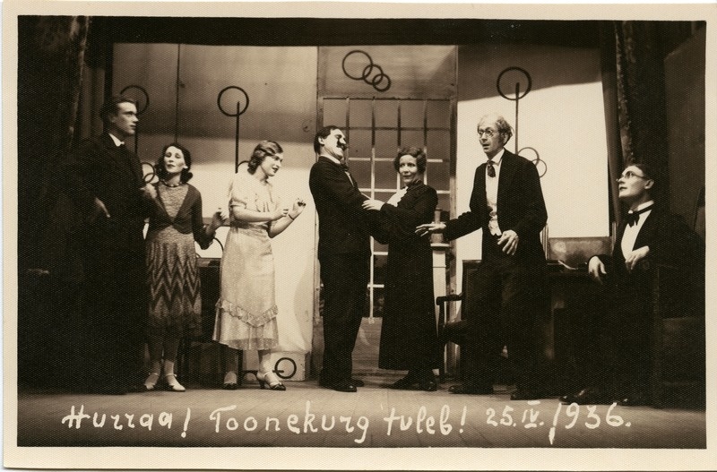 Kuressaare Eesti Seltsi teater: stseen  komöödiast Hurraa! Toonekurg tuleb!