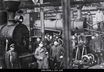 Mõisaküla raudteetehase vedurijaoskonna sisevaade [1919-1920?]  duplicate photo
