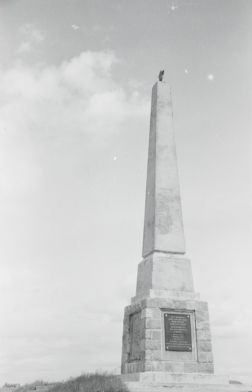 fotonegatiiv, Viljandi, Järveotsa obelisk, 1966, foto A. Kiisla