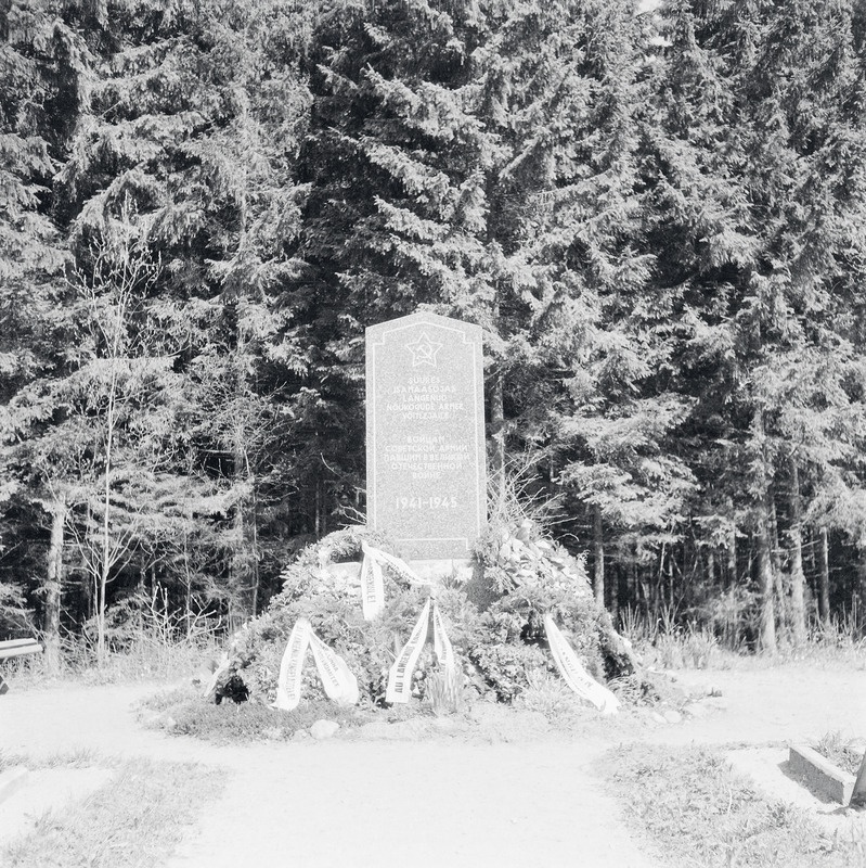negatiiv, Viljandimaa, Mõisaküla kalmistu, II Maailmasõja mälestusmärk 1966 F A.Kiisla