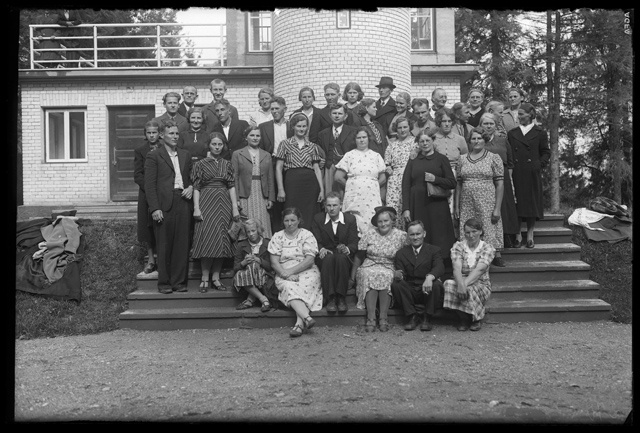Excursion group in front of the Great Munamäe view tower, rear row upstairs from left August, Herta and Lembit Näpp