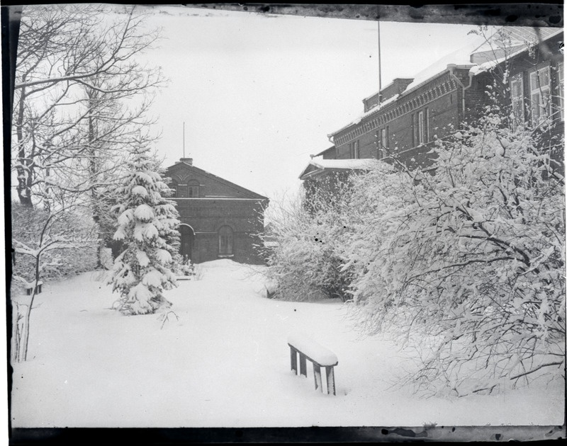 fotonegatiiv, Viljandi Eesti Haridusseltsi kool, kõrvalhoone, talv 1938 F: T. Parri