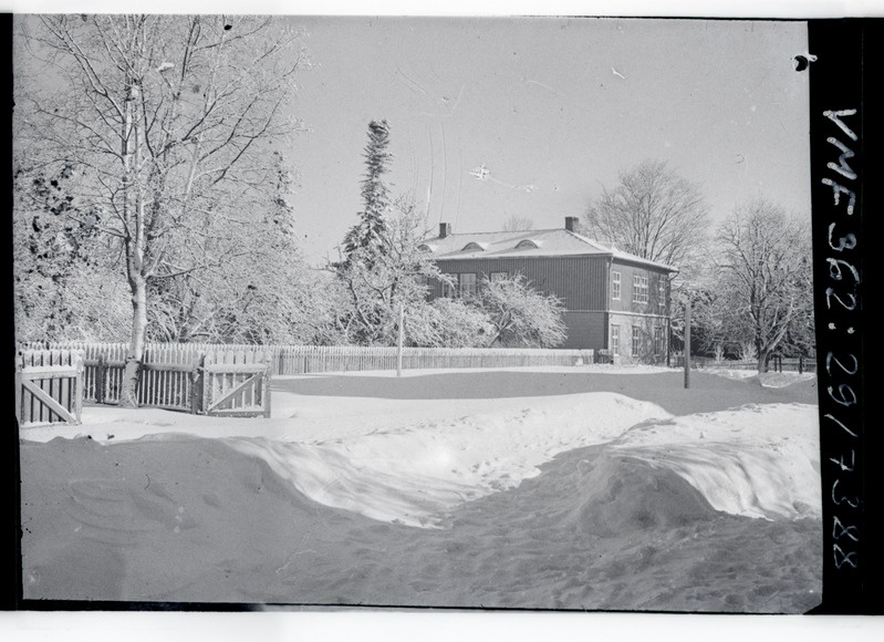 fotonegatiiv Viljandi Naiskutsekool (Uueveski tee1/1) talv 1940 F T. Parri
