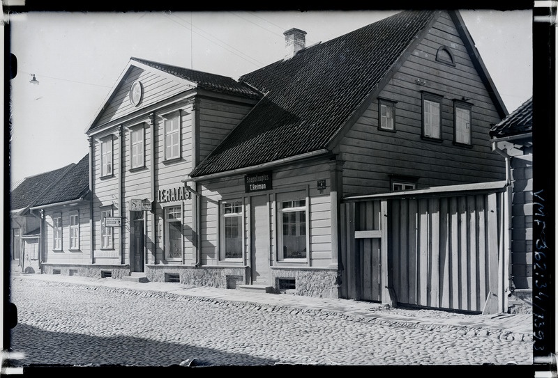 klaasnegatiiv Viljandi, Tartu tn 4 u 1936 F T. Parri