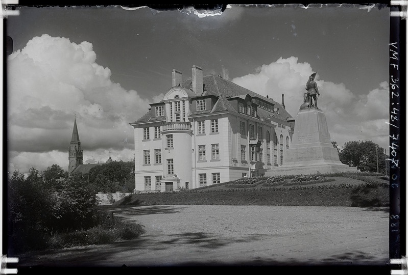 klaasnegatiiv, Eesti Panga Viljandi osakonna maja, Vabadussõjas langenute mälestussammas, Pauluse kirik 1935 F: T. Parri