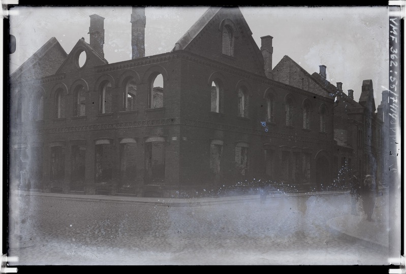Viljandi, põlenud majad Lossi-Tartu tn nurgal, 1946 F: T. Parri