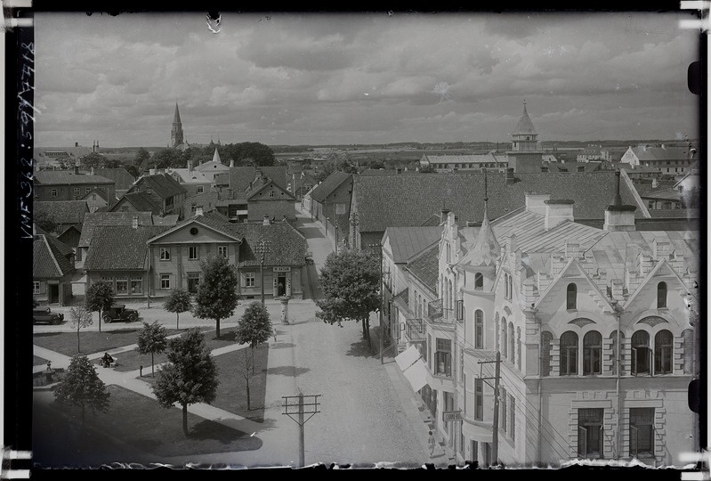 klaasnegatiiv, Viljandi, vaade veetornist Laidoneri platsi, Munga ja Kauba tn poole, 1935 F: T. Parri