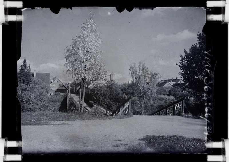klaasnegatiiv, Viljandi, Varese sild, vaade Lossi tänavale 1935 F: T. Parri