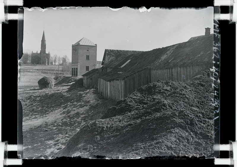 klaasnegatiiv Viljandi, Paala tee ja Vaksali tn nurk, elektrialajaam ja Pauluse kirik 1935 F T. Parri