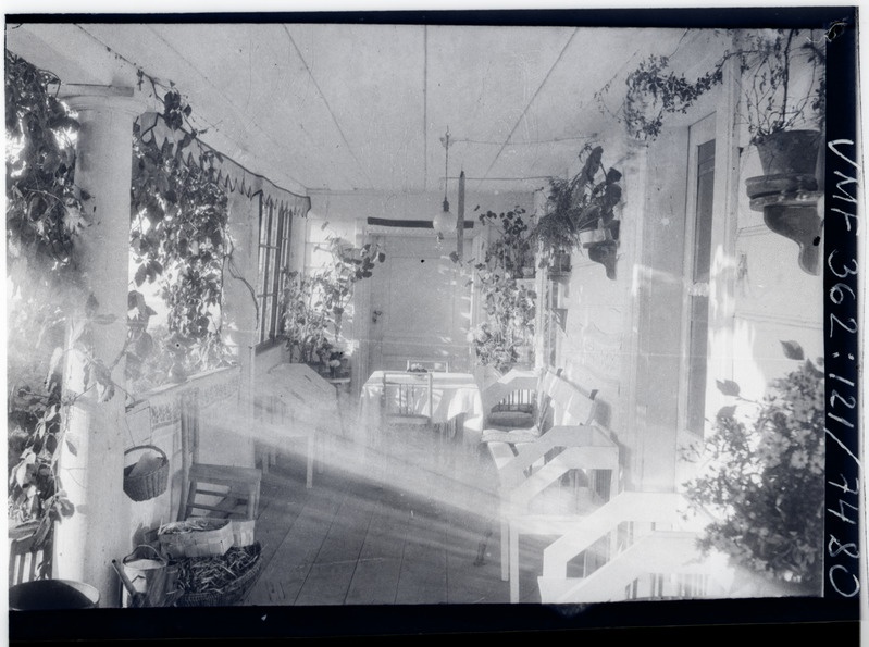 fotonegatiiv Viljandi, Schoeleri aiamaja, rõdu 1938 F T. Parri
