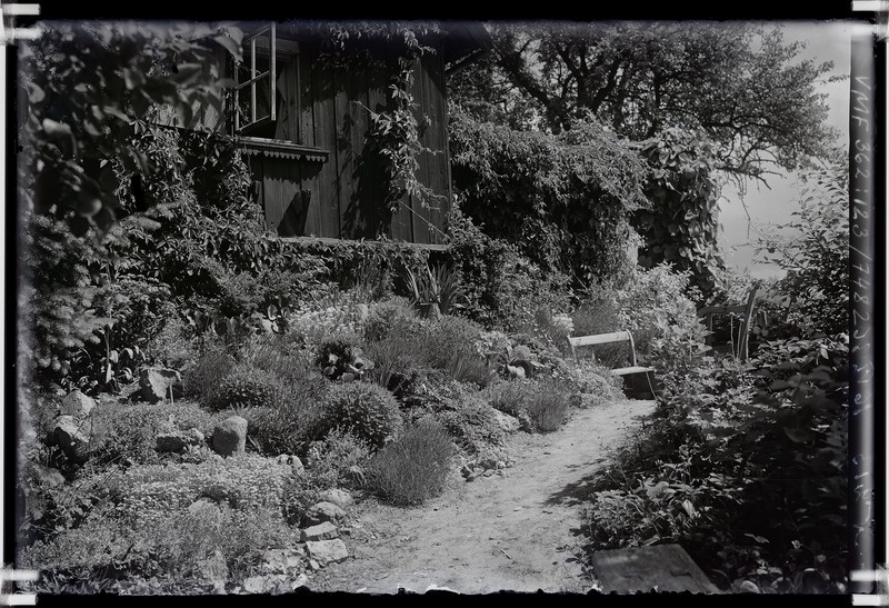 klaasnegatiiv Viljandi, Schoeleri aed, kiviktaimla, osa majast 1936 F T. Parri