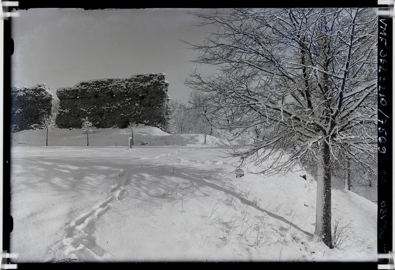 klaasnegatiiv Viljandi lossimäed, müürid II Kirsimäel 1935 F T. Parri