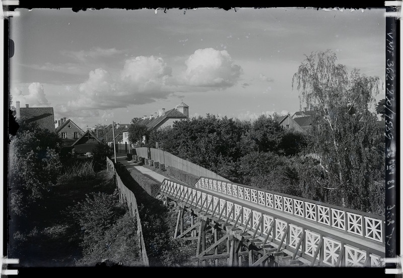 klaasnegatiiv Viljandi Varesesild, Lossi tn algus 1936 F T. Parri