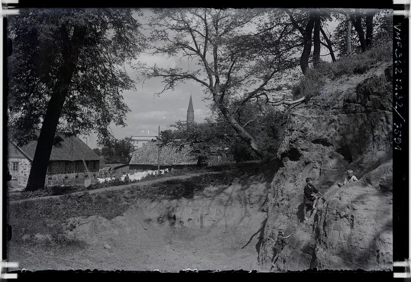 klaasnegatiiv Viljandi, devoni liivakivipaljand, Hariduse tn, 1934 F T. Parri