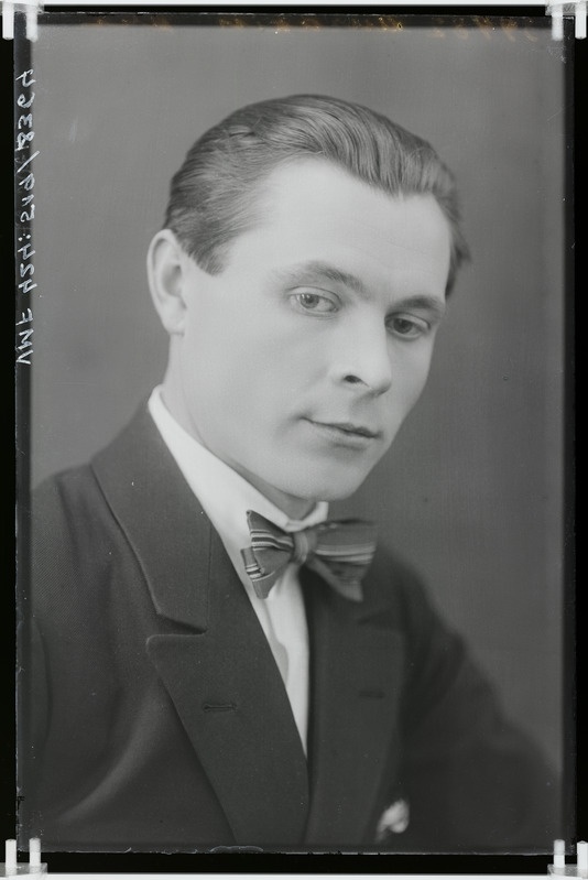 fotonegatiiv, Ants Murakin, maalikunstnik, teatridekoraator, teatri- ja kunstikriitik, 1923, foto J. Riet