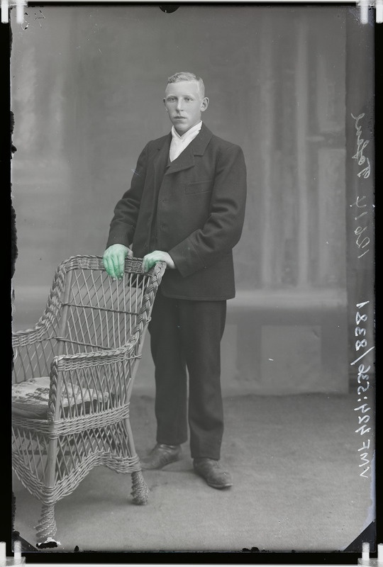 fotonegatiiv, Tasane, mees, ülikond, korvtool, 1911, foto J. Riet