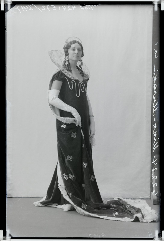 fotonegatiiv, Marina Mikk-Murakin, näitleja, laulja (Ugalas 1929-1932), 1934, foto J. Riet