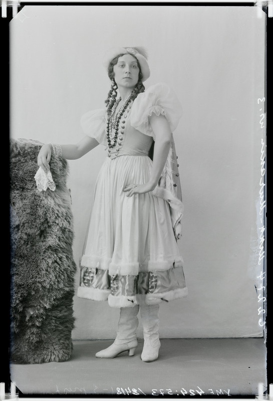 fotonegatiiv, Marina Mikk-Murakin, näitleja, laulja (Ugalas 1929-1932), 1934, foto J. Riet