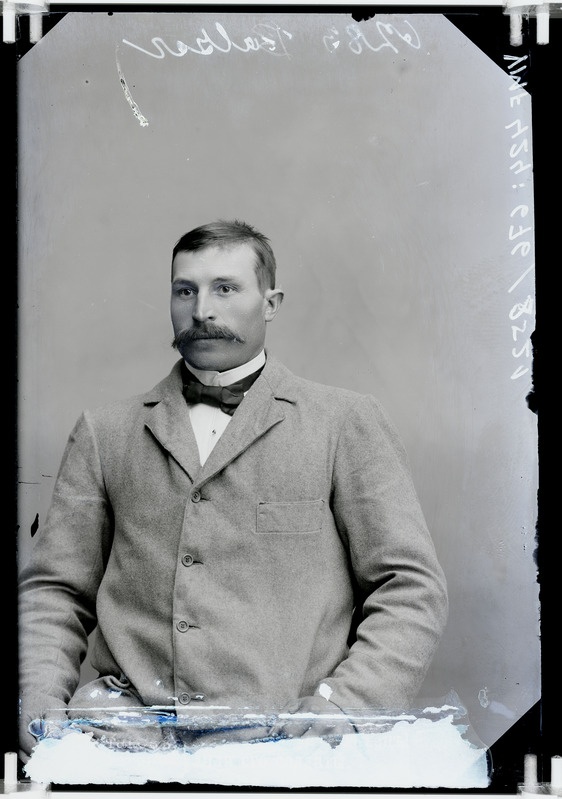 fotonegatiiv, Balzer, mees, rinnaportree, 1906, foto J. Riet