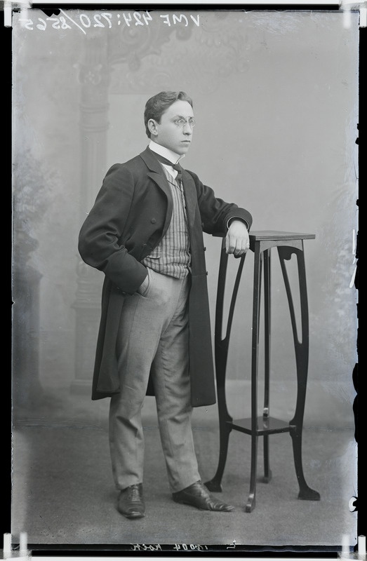 fotonegatiiv, Mihkel? Koik, matemaatik? täisportree, mantel, lillelaud, 1909, foto J. Riet