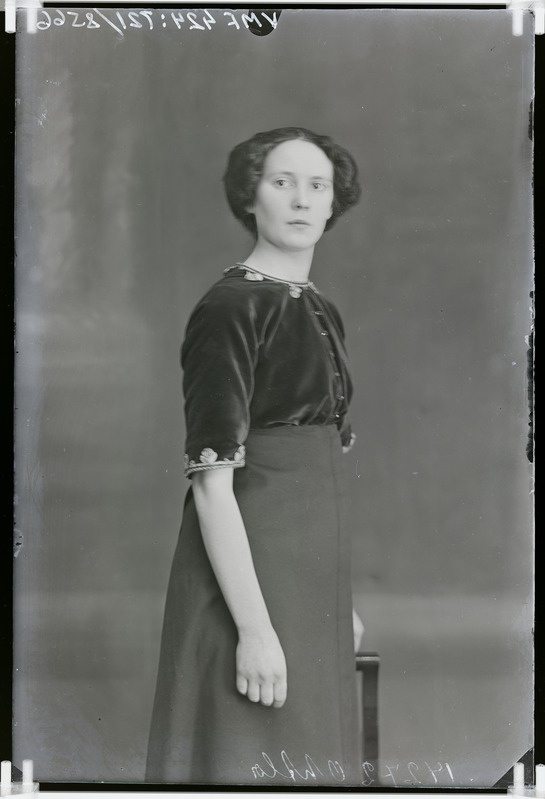 fotonegatiiv, Johanna? Ohtla, 4/5 portree, 1913, foto J. Riet
