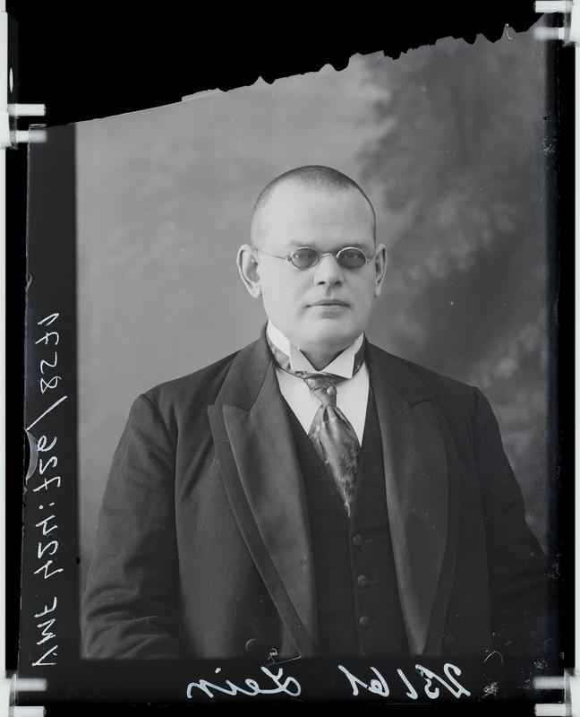 fotonegatiiv, Heinrich Voldemar (Heino) Leik, Uusna mõisniku poeg, rinnaportree, 1917, foto J. Riet