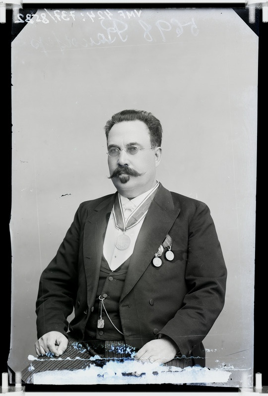fotonegatiiv, Johannes (Johan) Raudsepp, Holstre vallakirjutaja 1867-1917, rinnaportree, 1906, foto J. Riet