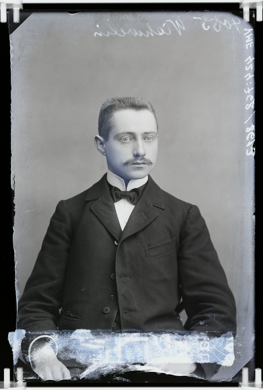 fotonegatiiv, Wichwelin (Vichwelin), mees, rinnaportree, 1904, foto J. Riet