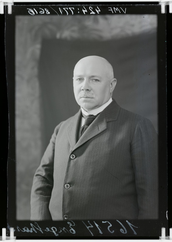 fotonegatiiv, Otto von Engelhard, advokaat, Viljandi linnapea 1898-1918, rinnaportree, 1914, foto J. Riet