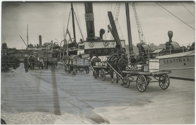 Loading in Tallinn Harbor / Loading in the Tallinn Harbor  duplicate photo