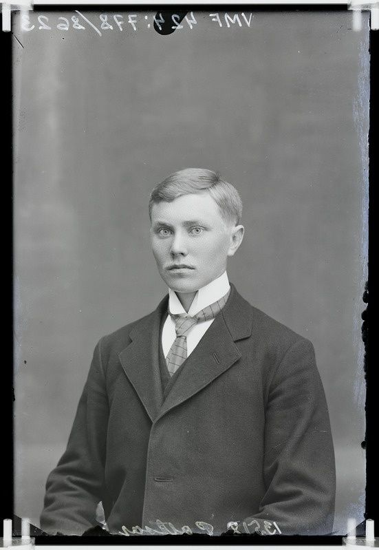 fotonegatiiv, Palitser, mees, rinnaportree, 1912,  foto J. Riet